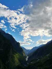 Tiger Leaping Gorge Mountains: Majestic Peaks and Rugged Beauty