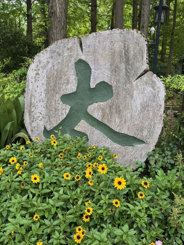 Snapdragons & Serenity: Spring Stroll in Taiziwan Park