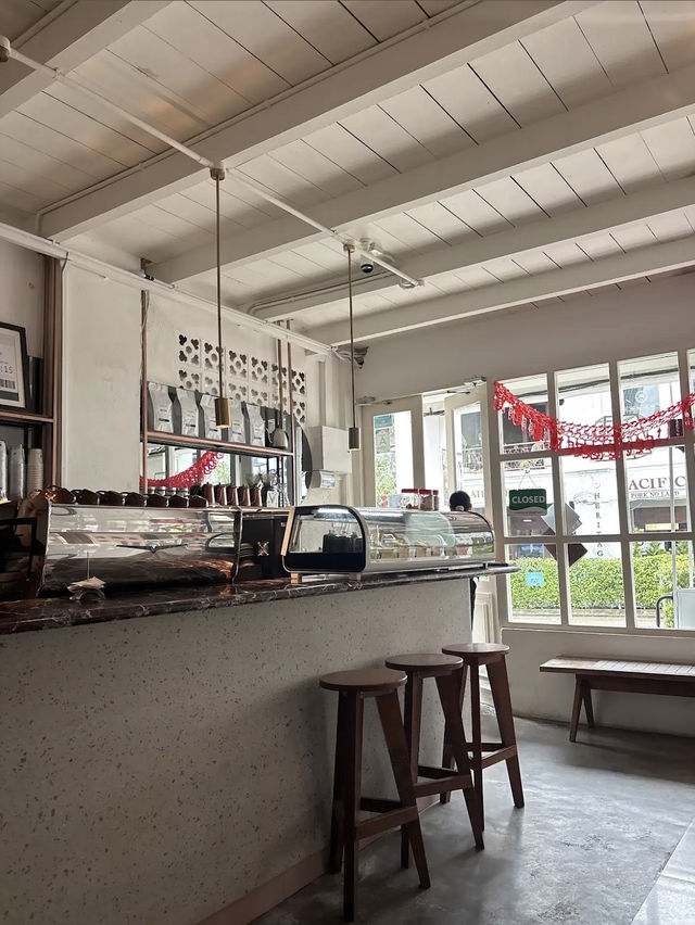 A Chic Retreat at The Replacement - Lodge & Kitchen, Johor Bahru