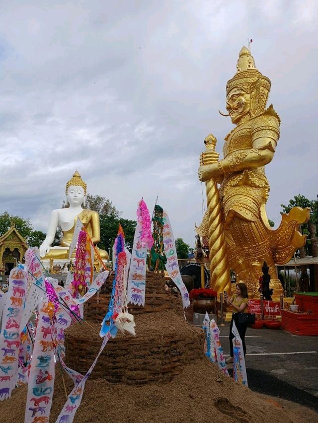 สักการะพระธาตุเมืองเชียงใหม่