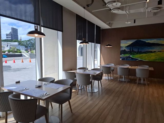 ✨ 將捷金鬱金香酒店 河畔餐廳，結合 松葉蟹🦀、干貝🪸、現煎牛排🥩 與壯麗的山河海景，給你一場超值美味的無限饗宴！