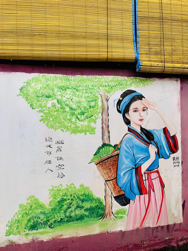 Bite-Sized Brilliance: A Lunch Break at Kelapa Sawit’s Hidden Art Lane