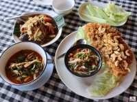 ร้านอาหารริมแก่ง 