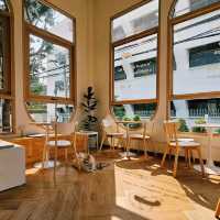 Warm.bkk : คาเฟ่สไตล์มินิมอลอบอุ่น