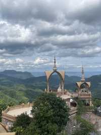 วัดพระธาตุผาซ่อนแก้ว