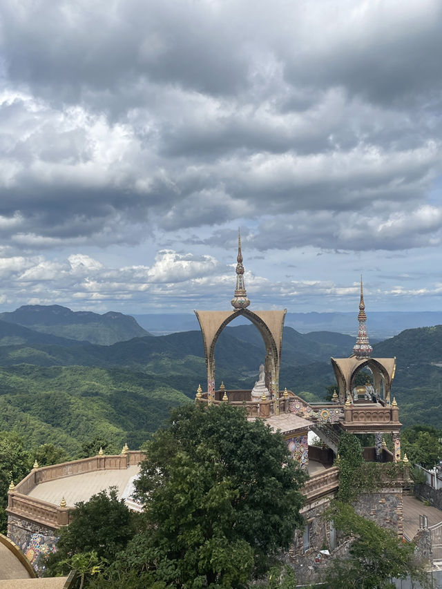 วัดพระธาตุผาซ่อนแก้ว