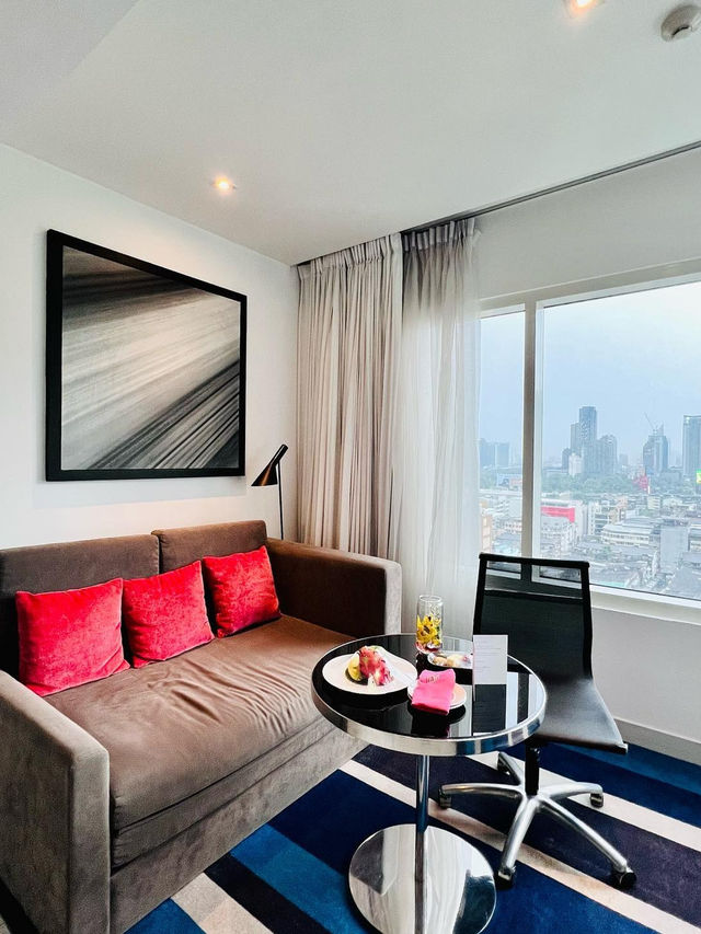 Modern Comfort at Centara Watergate Pavilion Hotel