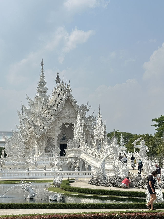 ศิลปะ ความศรัทธา และความฝัน ที่จับต้องได้