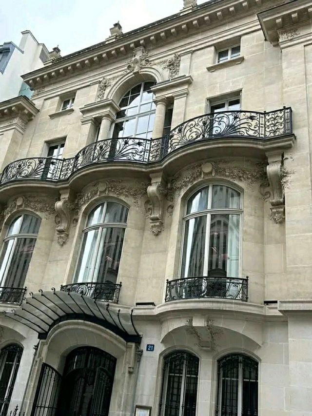 Montmartre – Cobblestone Streets & Bohemian Magic