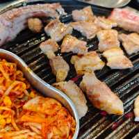 숯불에 구워먹는 뼈삼겹~고기데이트💖