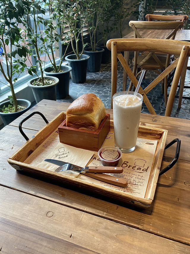 【韓国🇰🇷狎鴎亭カフェ】Standard Bread スタンダードブレッド
