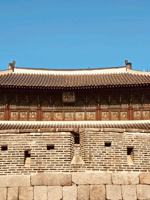Heunginjimun: A Majestic Gateway Connecting Seoul's Past and Present