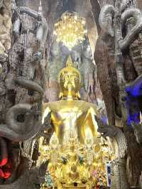 神秘的な竜の世界へ—ナコーンナーヨックの美しい寺「ワット・マニウォン」✨🐉🙏