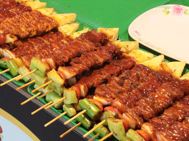 本場のタイ屋台グルメを満喫！クワンリアム水上マーケットで食の旅を。