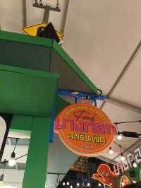 曼谷｜走出百貨就能開吃！Central World門口街頭夜市美食太讚了