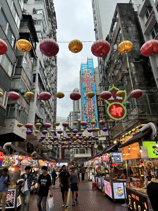 Step into the Flavorful World of Hong Kong! The Night Scene of Temple Street is More Exciting Than Movies