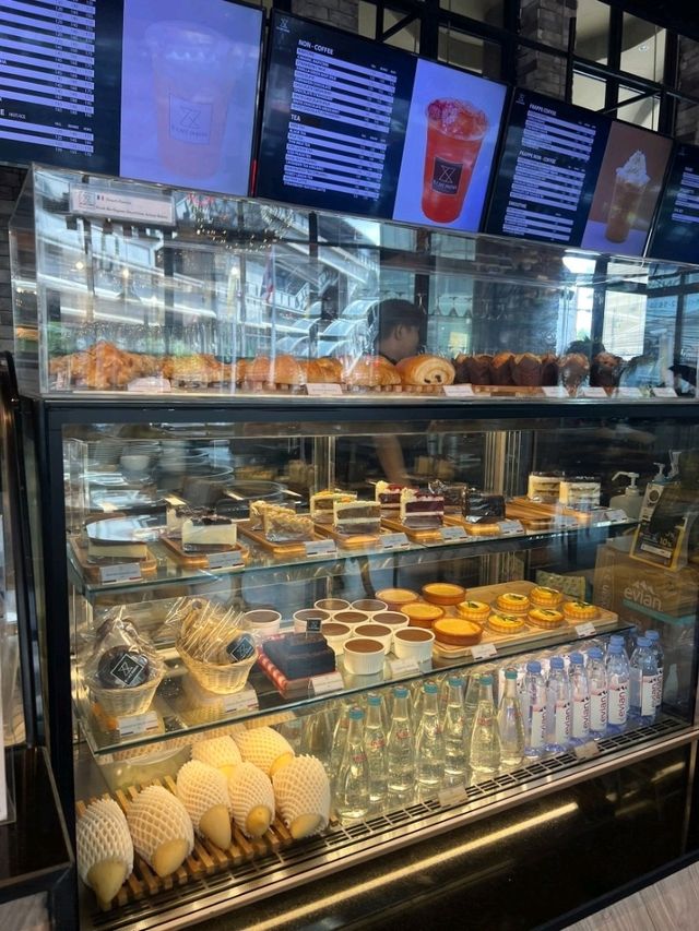 Cafe Le Phenix Gateway