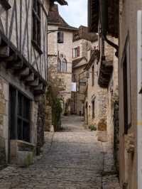 🇫🇷 法国中世纪小城｜Saint-Cirq-Lapopie 聖西爾拉波皮：懸崖上的詩意村落