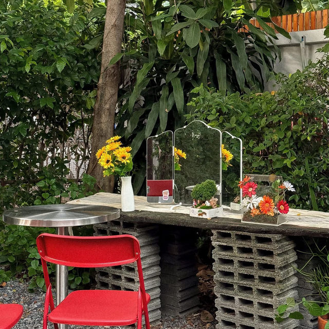 Calm and Coff Cafe • Rama 9, BKK 🌳🛖🥨🍵🍂 