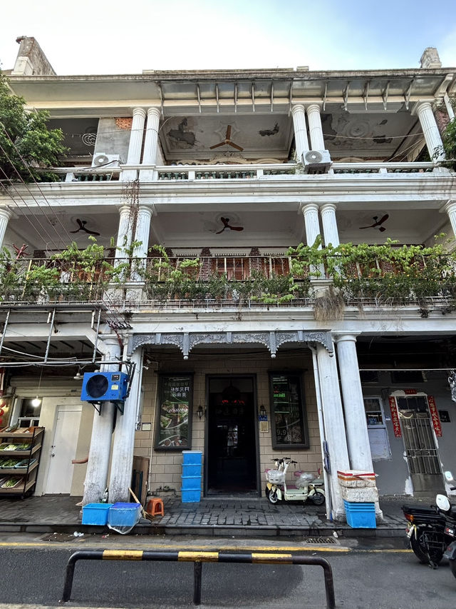 Seafood, Snacks & Street Vibes: Exploring Xiamen’s Eighth Market!