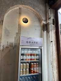 GRAPH Phuket ศิลปะกาแฟศิลป์ในอาคารชิโน‑โปรตุกีส