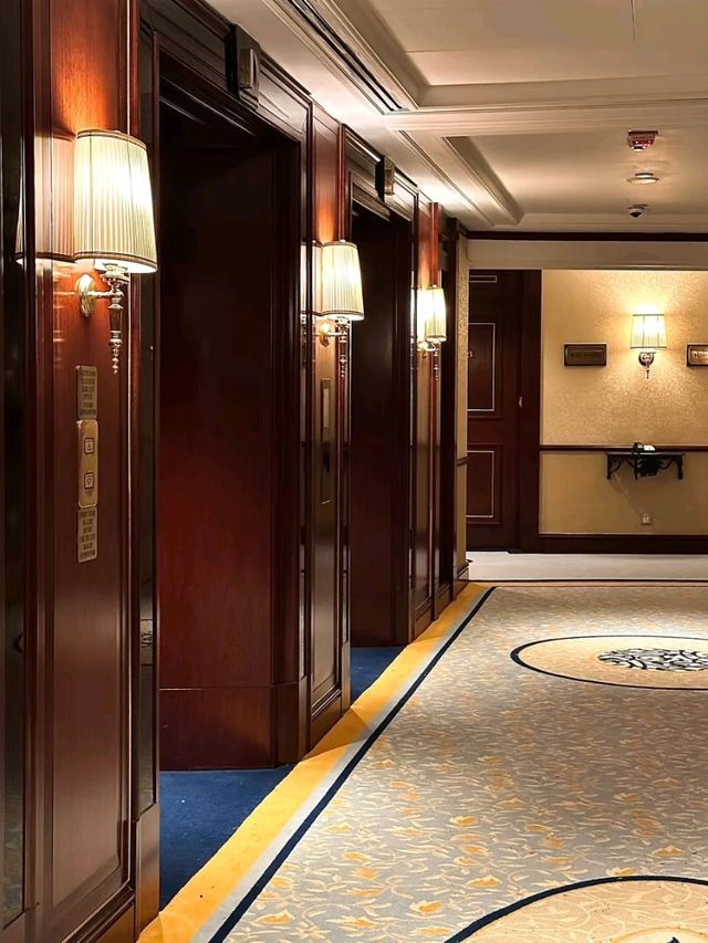 🌆💎 Island Shangri-La Hong Kong – Classic Luxury with a View! 🇭🇰🌿