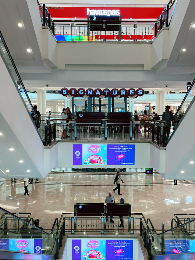 The Signatures Foodcourt at KLCC: Must-Visit Culinary Spot with Park Views 