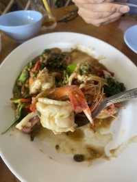 🦀 รีวิว พลอยแก้วซีฟู้ด – ซีฟู้ดริมทะเล รสชาติดี 