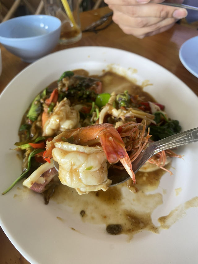 🦀 รีวิว พลอยแก้วซีฟู้ด – ซีฟู้ดริมทะเล รสชาติดี 