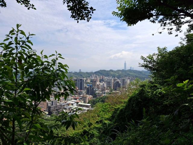Explore the Xianjiyan Trail in Wenshan District, Taipei, Taiwan