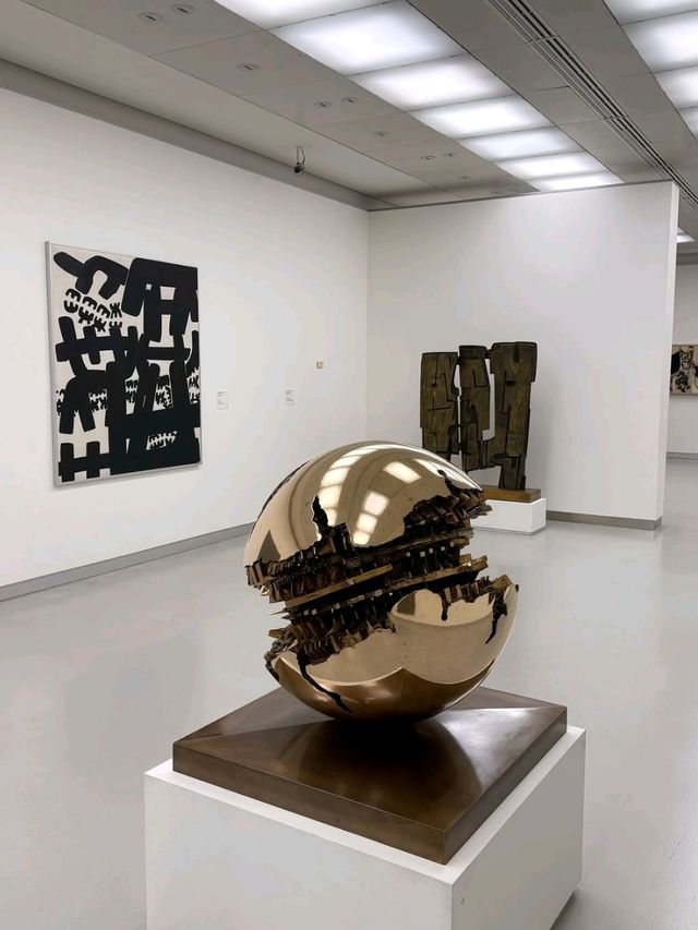 Modern Art with a View