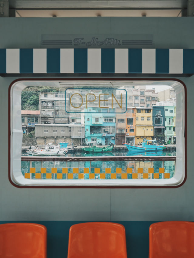 正濱必拍新地標，熱狗公車站怎麼能錯過