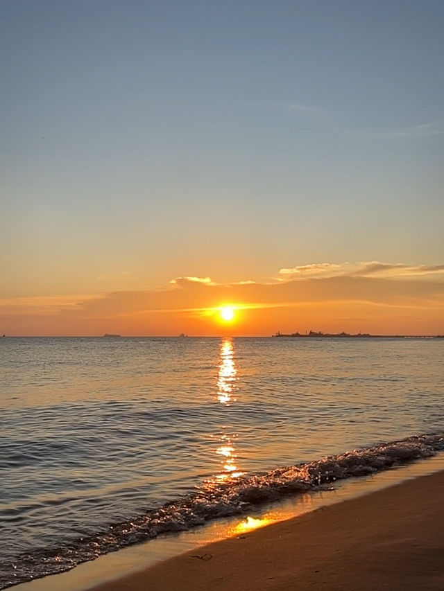 Golden Goodbye at Pantai Puteri