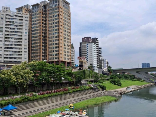 Explore the Bitan Suspension Bridge at Xindian, New Taipei City, Taiwan