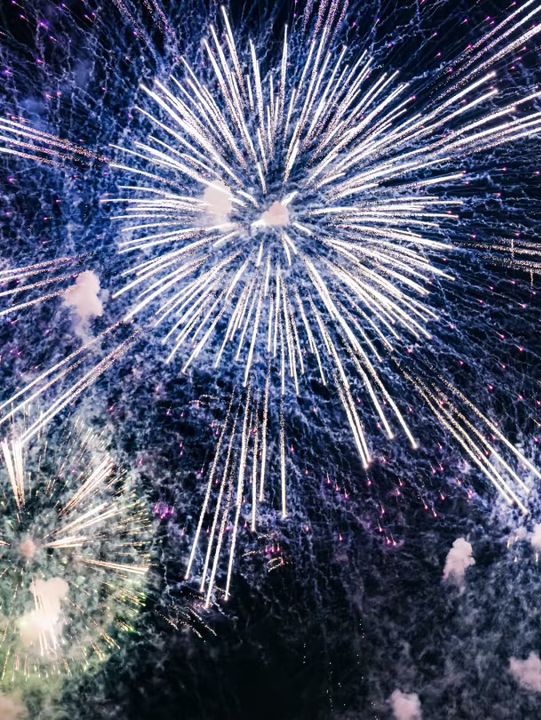 🎆華やかで色とりどり！大阪淀川花火大会ミニ攻略ガイド✨