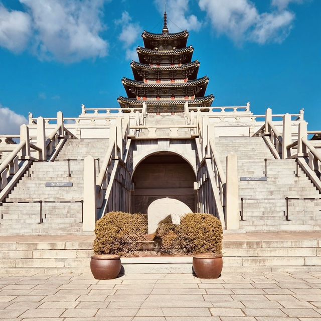 Solo Time Travel at the National Folk Museum of Korea** 🕰️🏯