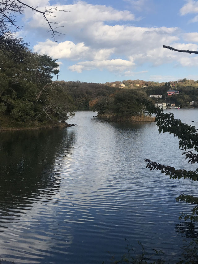 【静岡県　伊東市　一碧湖のゴールデンサンセット】