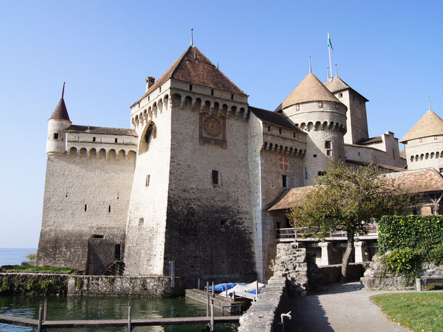 🏰 Fairytale by the Lake – Visiting Chillon Castle