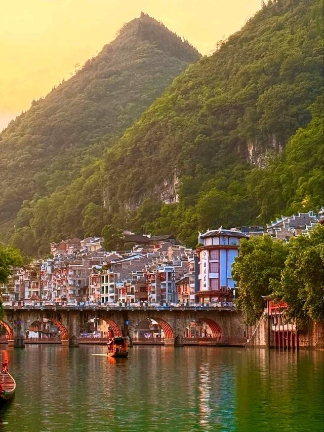 River Bends and Chill Streets in Zhenyuan Ancient Town