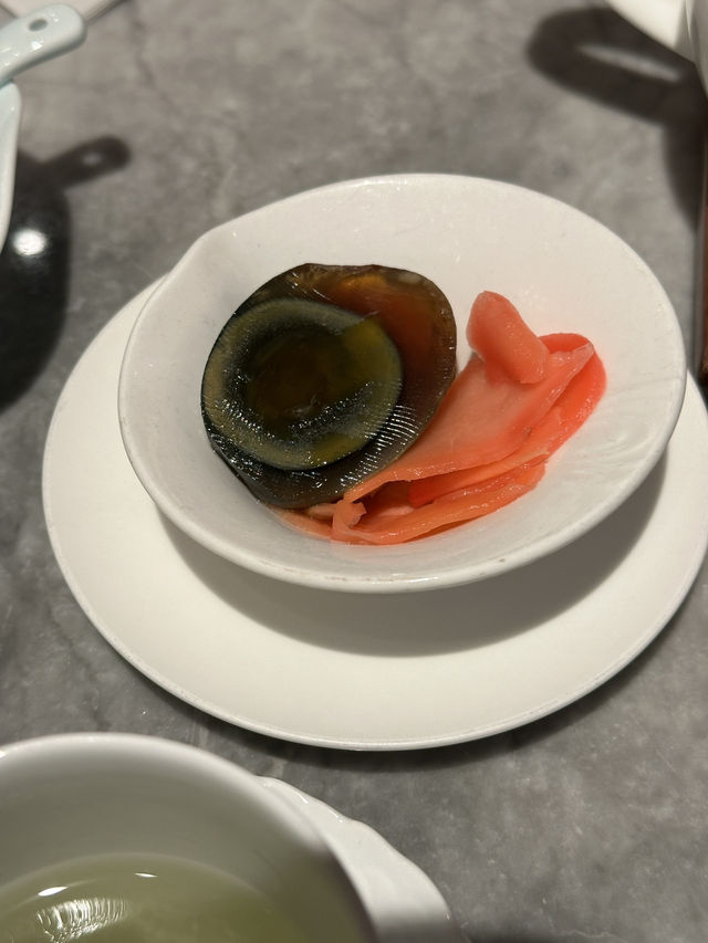 【中環美食必吃！鏞記燒鵝｜炭火明檔×老字號的經典滋味】   