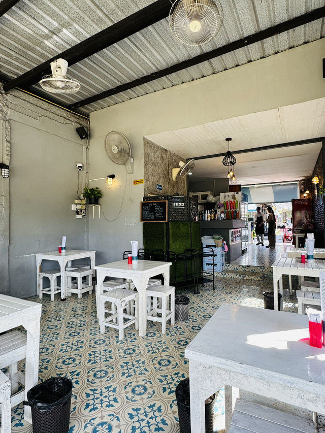 ร้าน ”สบายใจ“ ริมแม่น้ำ ร้านอร่อยที่จันทบุรีต้องมา