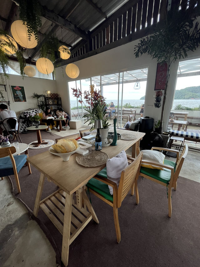 คาเฟ่ริมเล Take a Rest – พักใจที่แหลมสิงห์ จันทบุรี
