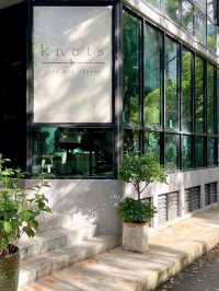 Knots Café & Living