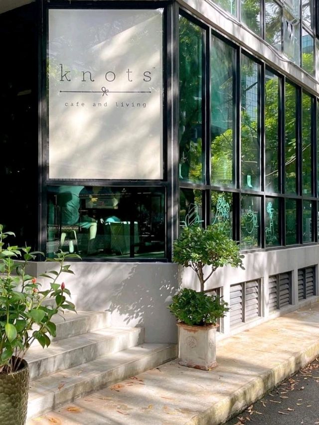 Knots Café & Living