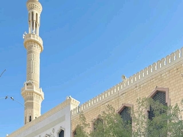 Serenity in the Sands – An-Namirah Mosque!