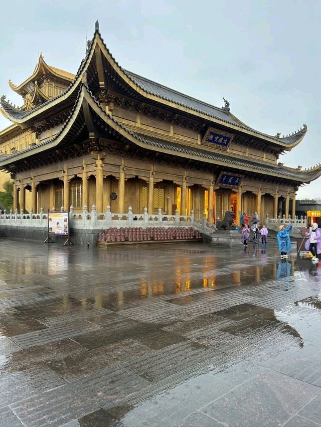 Jinding Peak Emei, Reaching the Roof of the Sacred Mountain Jinding Peak Emei, Reaching the Roof of the Sacred Mountain