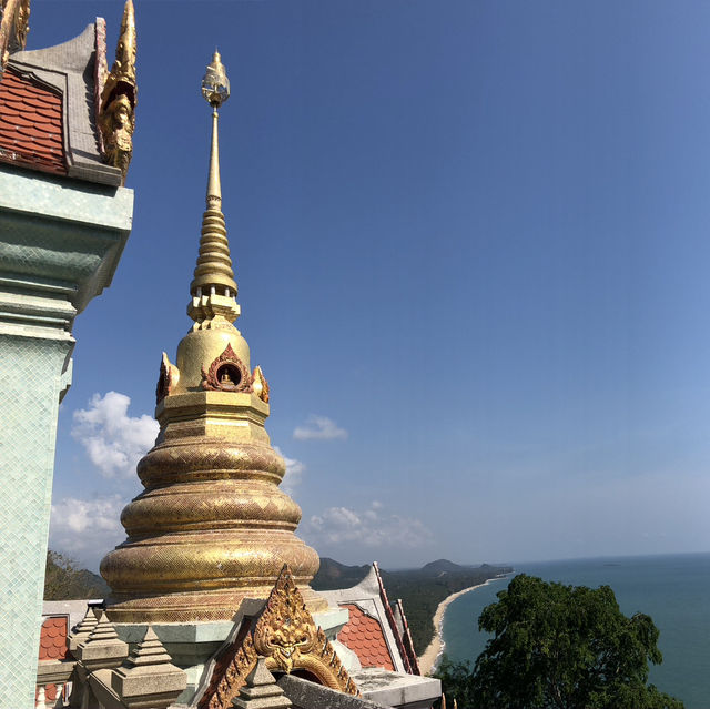 พระมหาธาตุเจดีย์ภักดีประกาศ เช็คอินคู่ทะเลบ้านกรูด