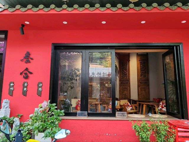 Huanggong East Street: A Literary Utopia in Kunming's Bustling City Center