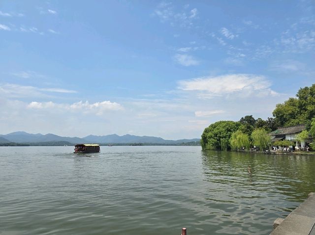West Lake ทะเลสาบซีหู เมืองหางโจว West Lake ทะเลสาบซีหู เมืองหางโจว