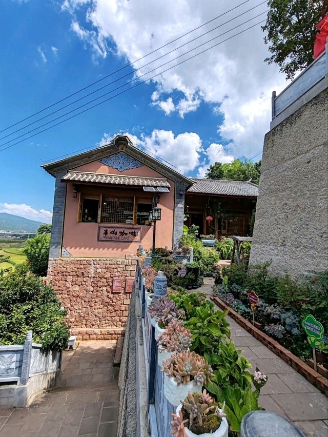 The Little Yellow Car and the Hillside Café